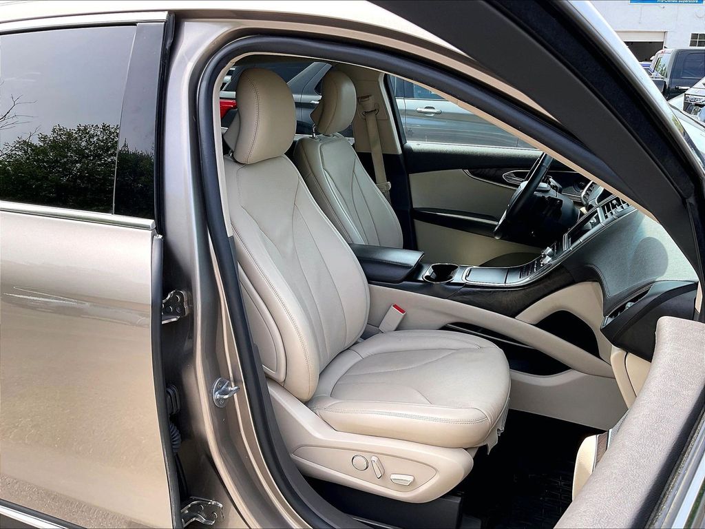 2019 Lincoln Nautilus — photo 11