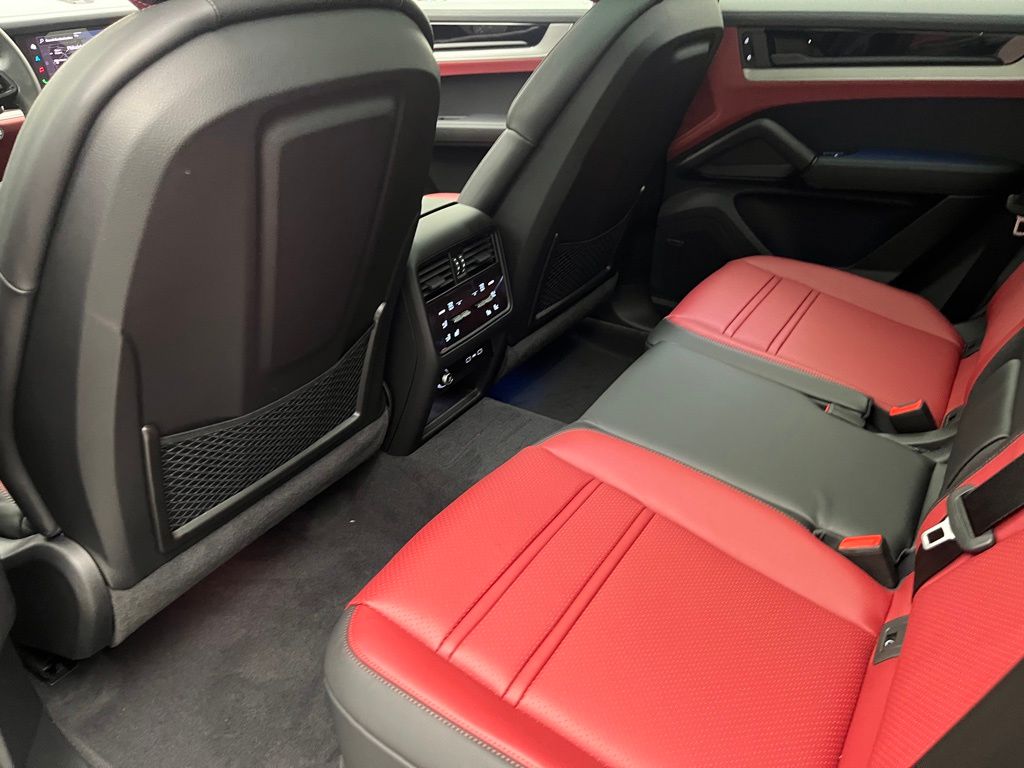 Thumbnail: 2026 Porsche Cayenne - 25