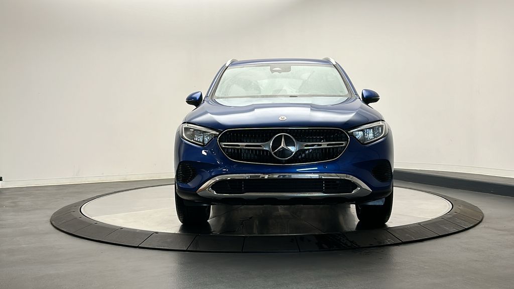 2025 Mercedes-Benz GLC 300 2