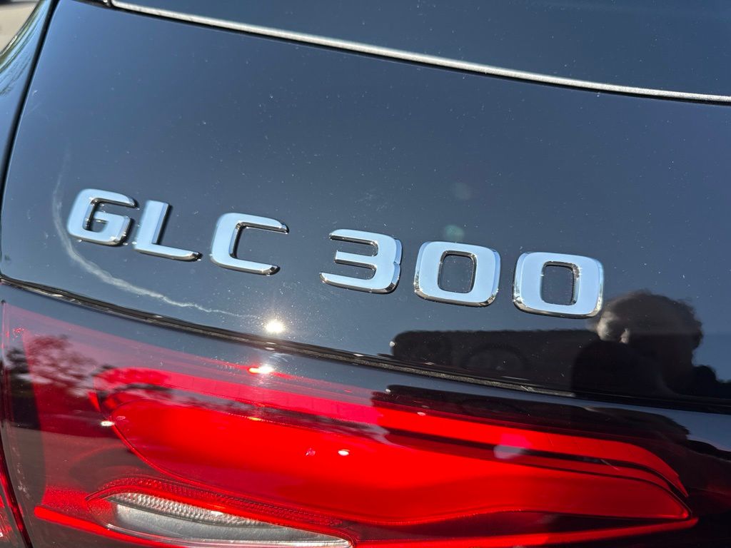Thumbnail: 2027 Mercedes-Benz GLC - 9