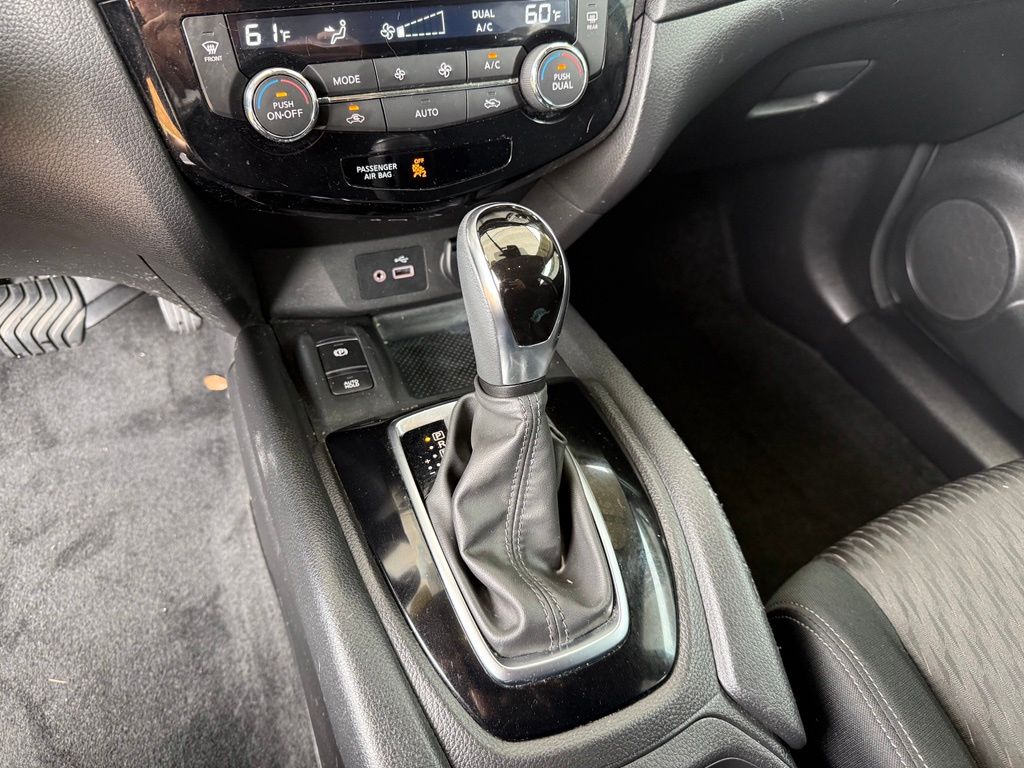 Thumbnail: 2019 Nissan Rogue - 19