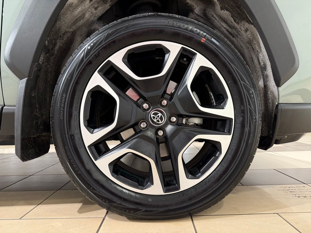 Thumbnail: 2020 Toyota RAV4 - 9