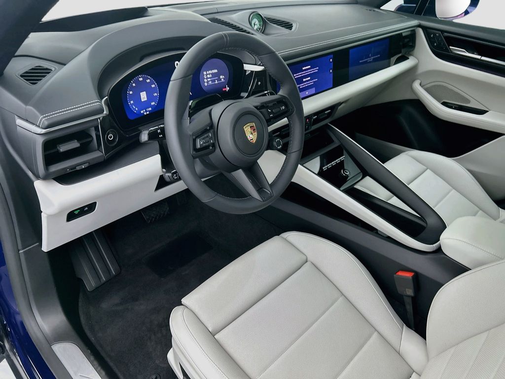 Thumbnail: 2026 Porsche Macan - 4