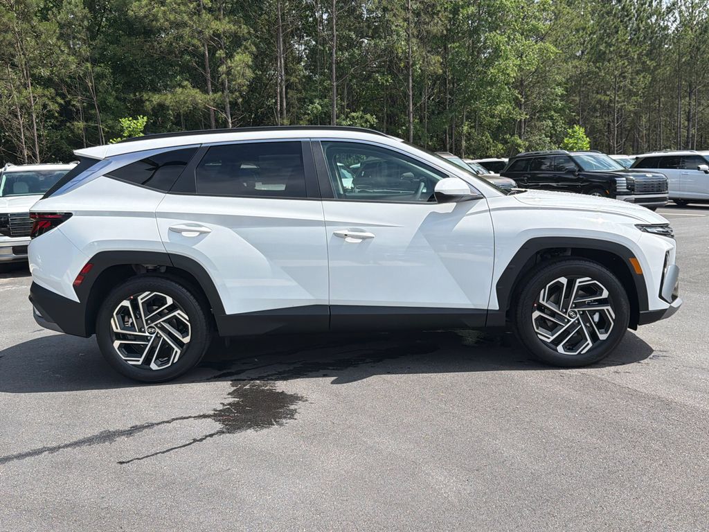 New 2026 White Hyundai SEL Plus image 7