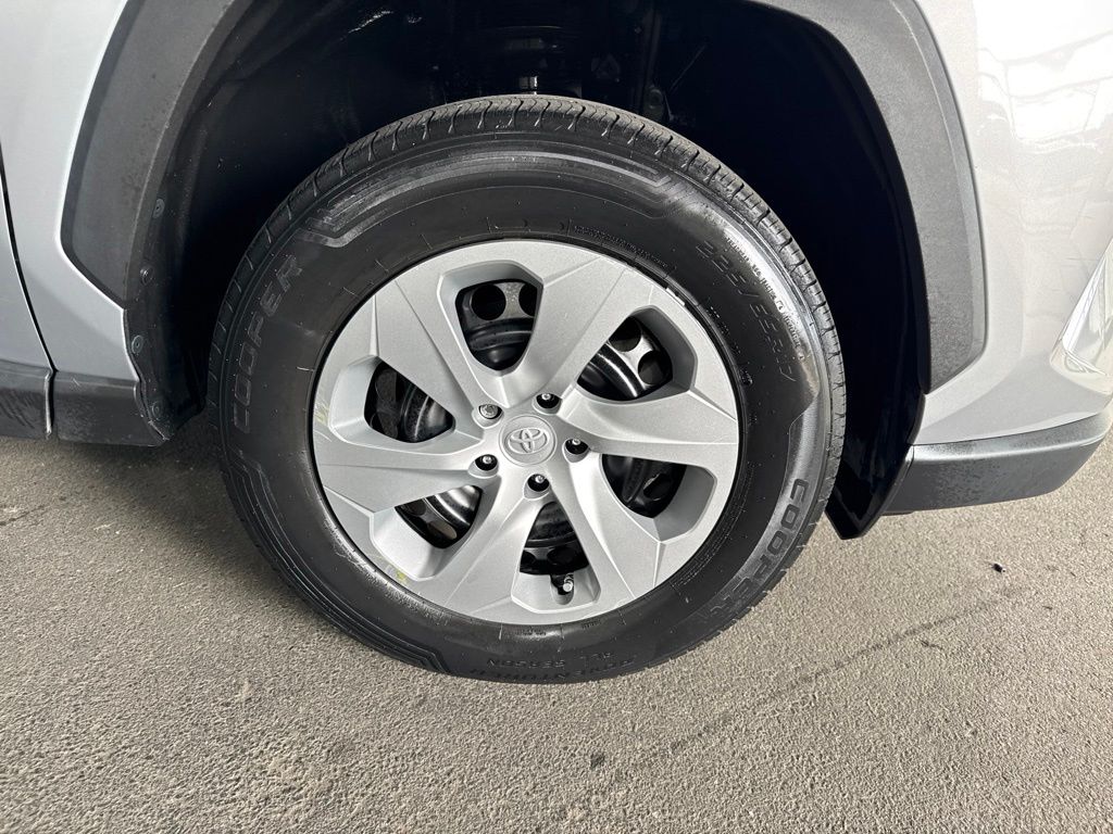Thumbnail: 2019 Toyota RAV4 - 7