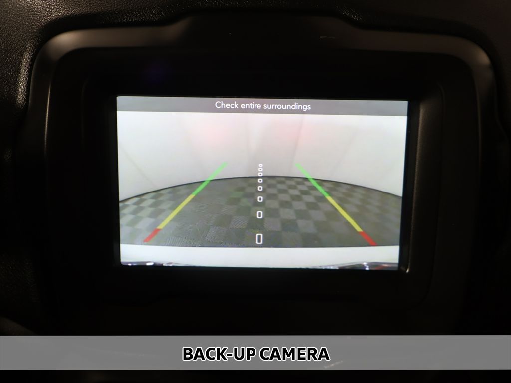 Used 2018 White Jeep Latitude image 4