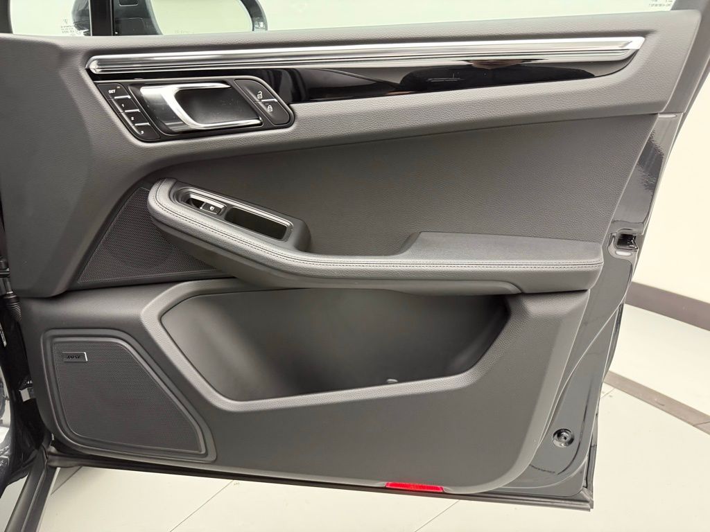 Thumbnail: 2026 Porsche Macan - 28