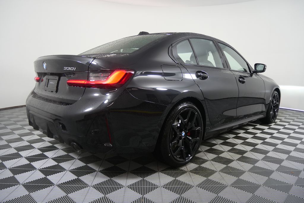 Thumbnail: 2026 BMW 3 Series - 3