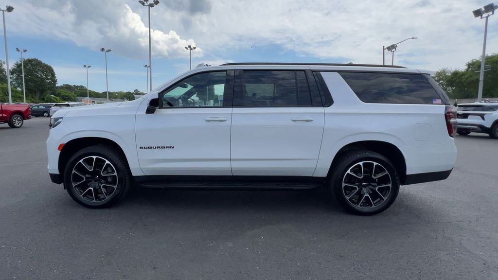 2023 Chevrolet Suburban RST photo