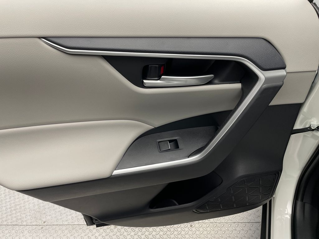 Thumbnail: 2025 Toyota RAV4 - 32