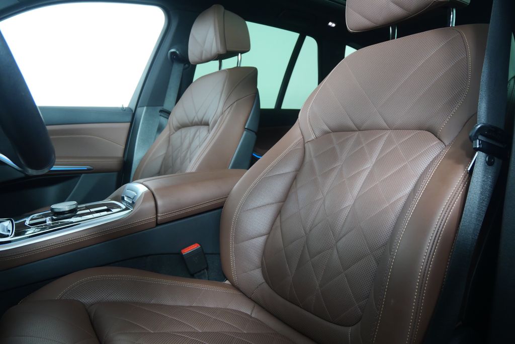 Thumbnail: 2025 BMW X5 - 10