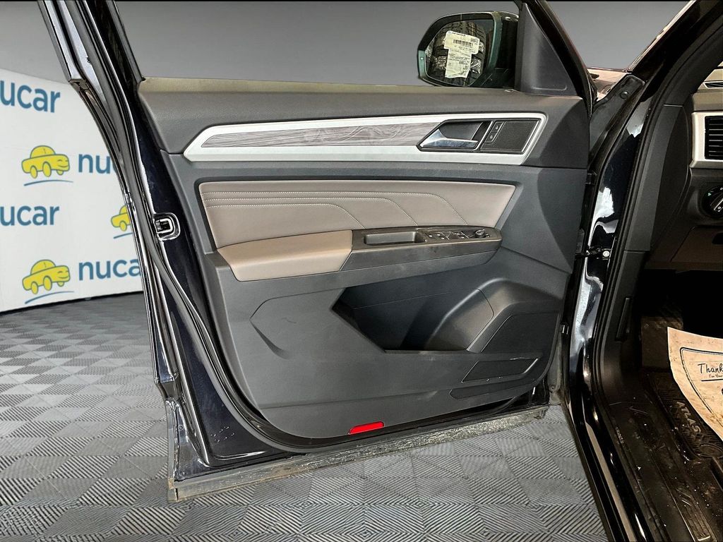 2022 Volkswagen Atlas Cross Sport — photo 6