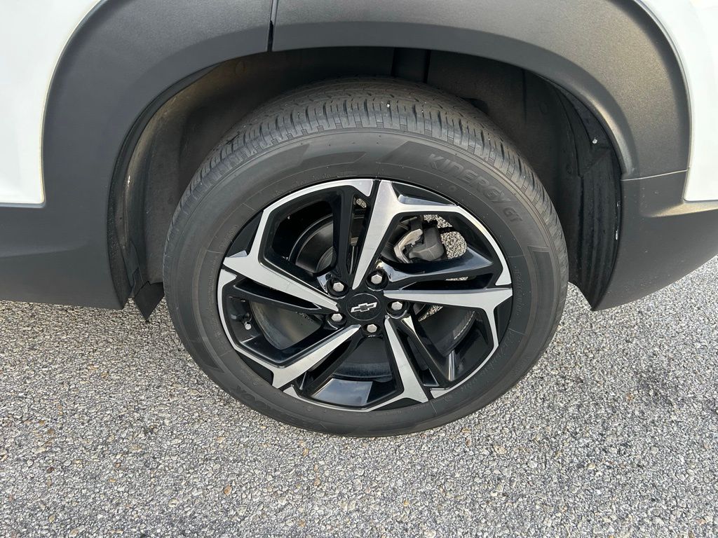 Thumbnail: 2023 Chevrolet TrailBlazer - 9