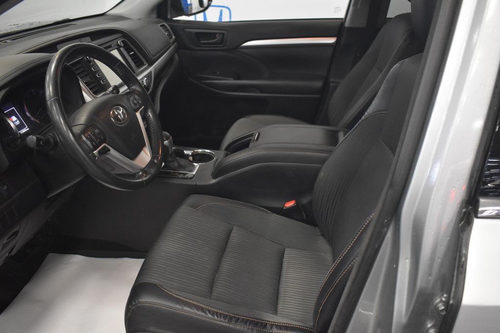 Thumbnail: 2018 Toyota Highlander - 6