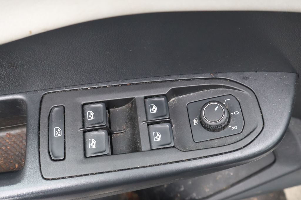 Thumbnail: 2025 Volkswagen Taos - 16