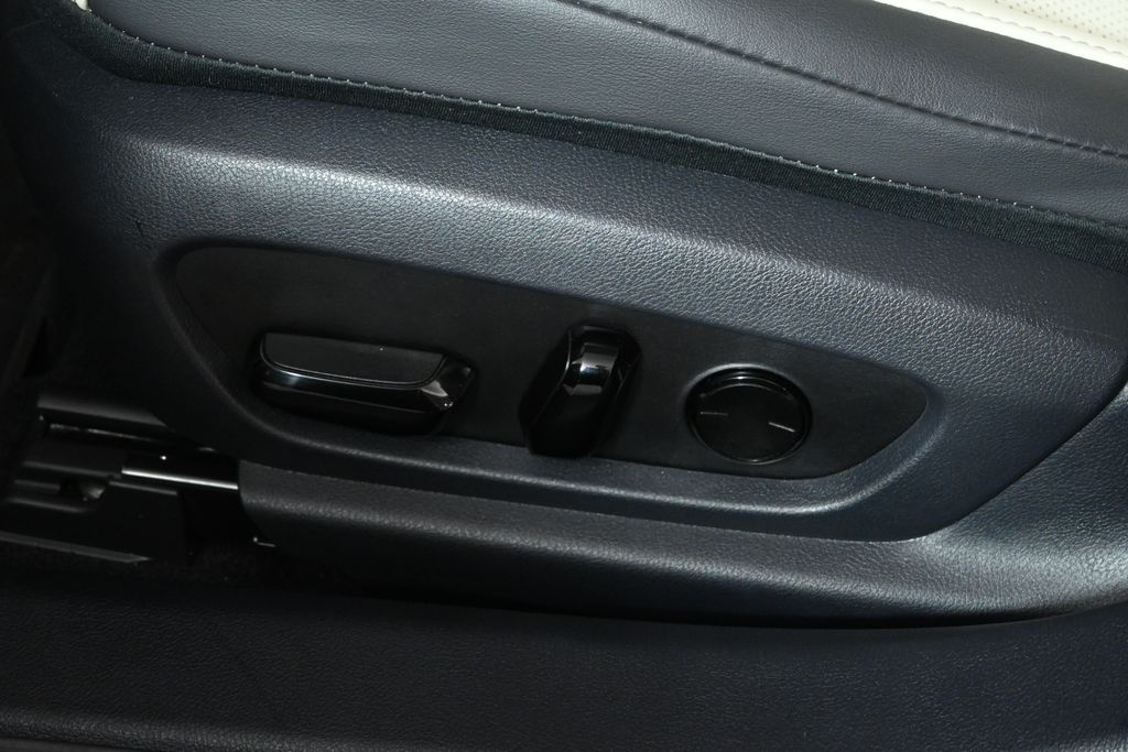 Thumbnail: 2025 Lexus ES - 27