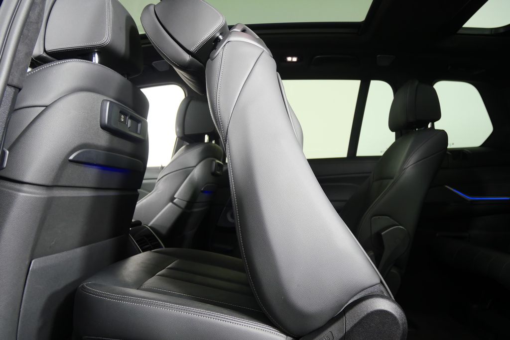 Thumbnail: 2020 BMW X7 - 18
