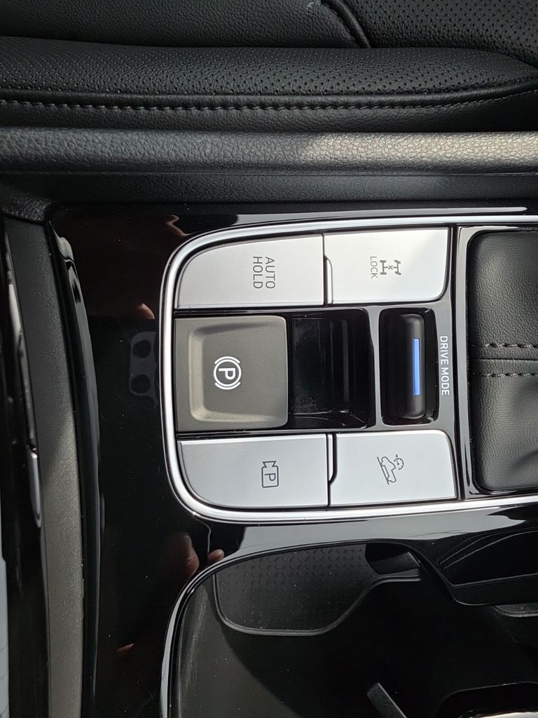 Used 2025 Green Hyundai SEL image 30
