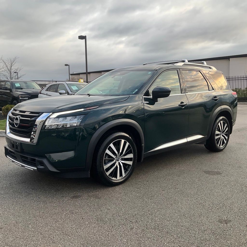 View vehicle photo 3