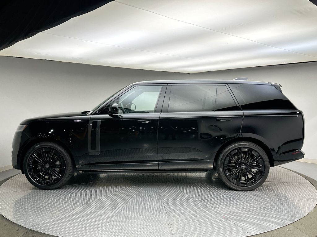 2025 Land Rover Range Rover SE 2