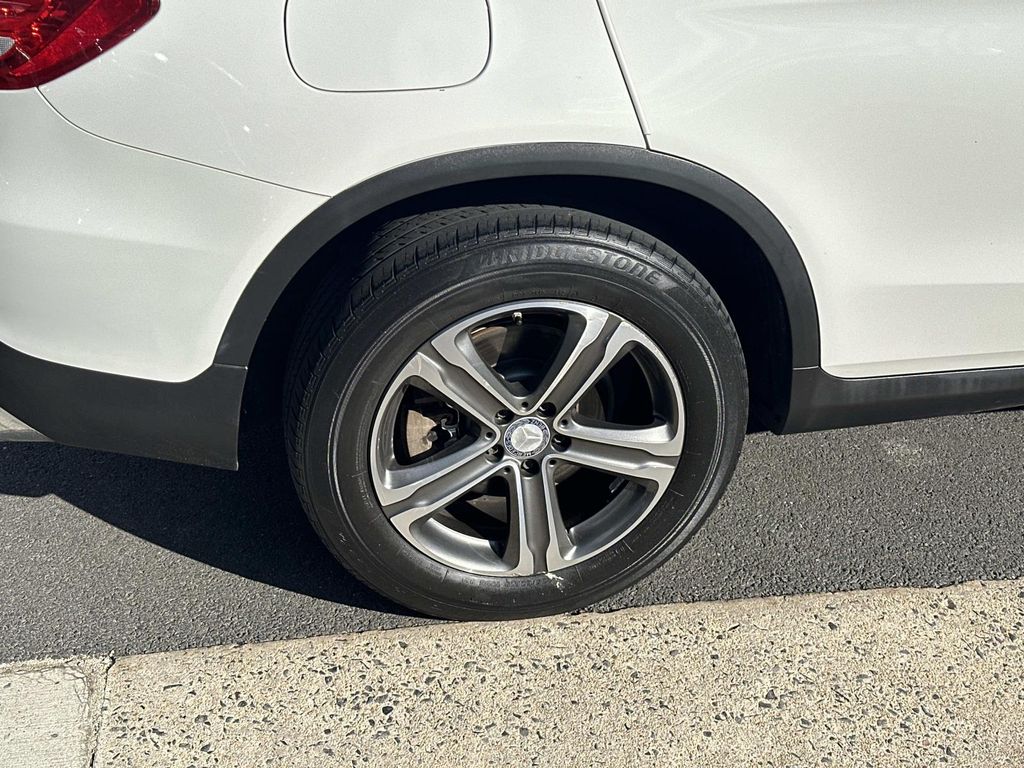 Thumbnail: 2016 Mercedes-Benz GLC - 15