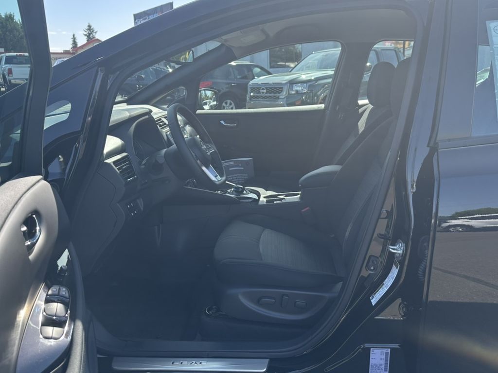 2025 Nissan Leaf SV Plus
