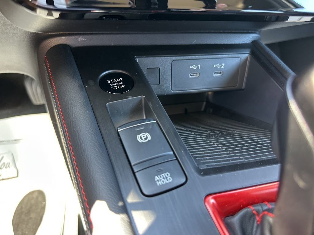 2025 Aspen White Tricoat Nissan Kicks SR FWD SUV