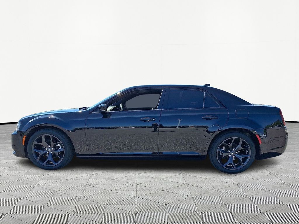 2022 Chrysler 300 — photo 4