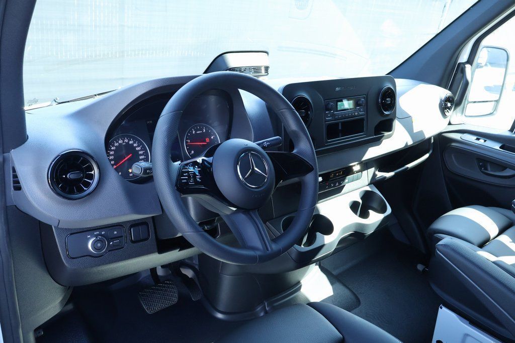 Thumbnail: 2026 Mercedes-Benz Sprinter - 3