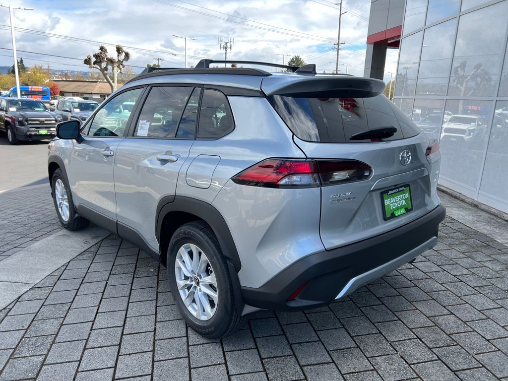 View vehicle photo 3