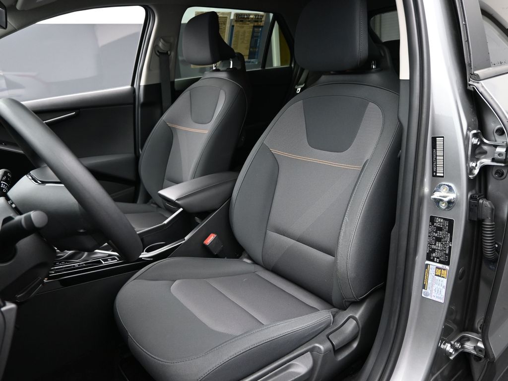2023 Kia Niro LX