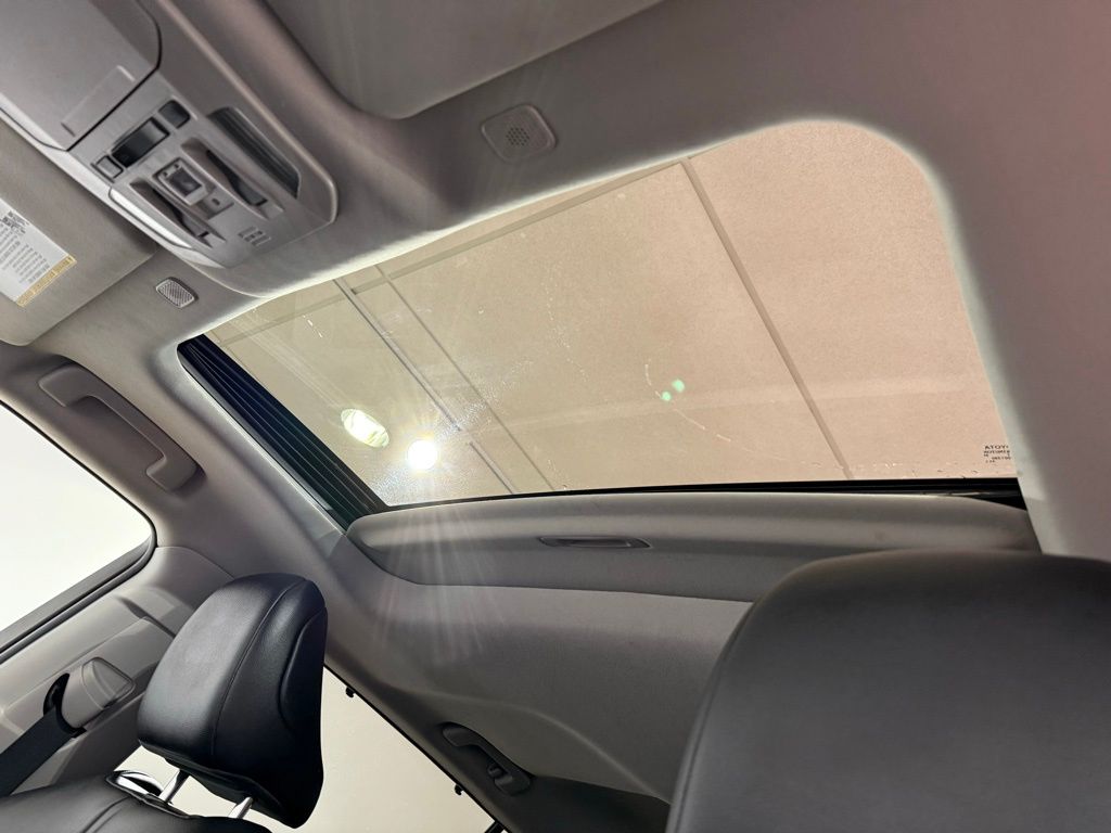 Thumbnail: 2023 Toyota Highlander - 18