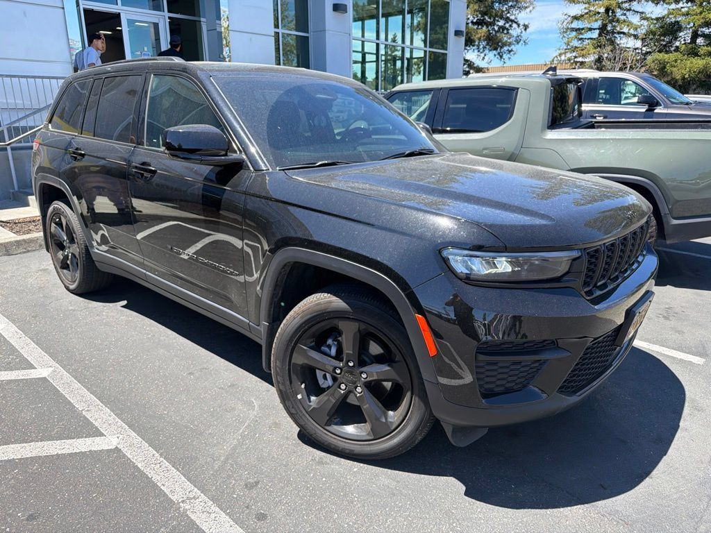 2024 Jeep Grand Cherokee Altitude 4WD