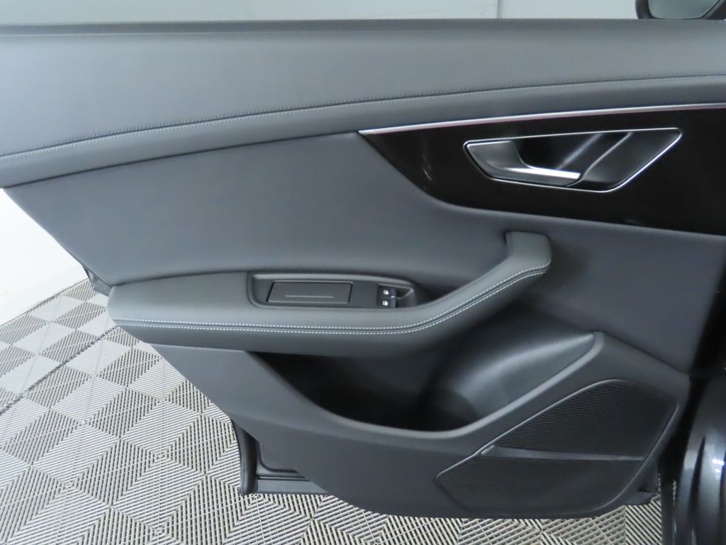 Thumbnail: 2025 Audi Q8 - 28