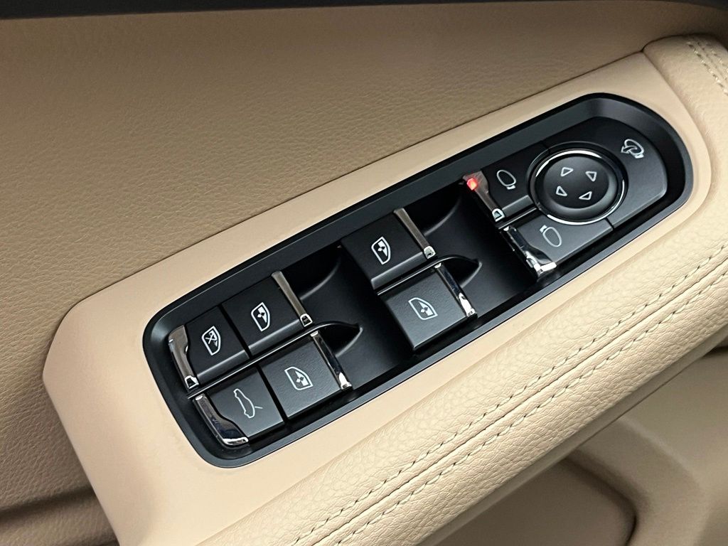 Thumbnail: 2026 Porsche Macan - 22