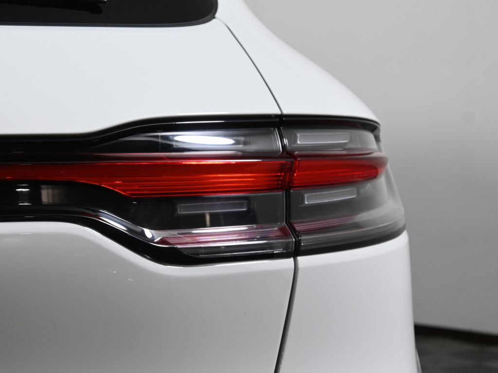Thumbnail: 2023 Porsche Macan - 13