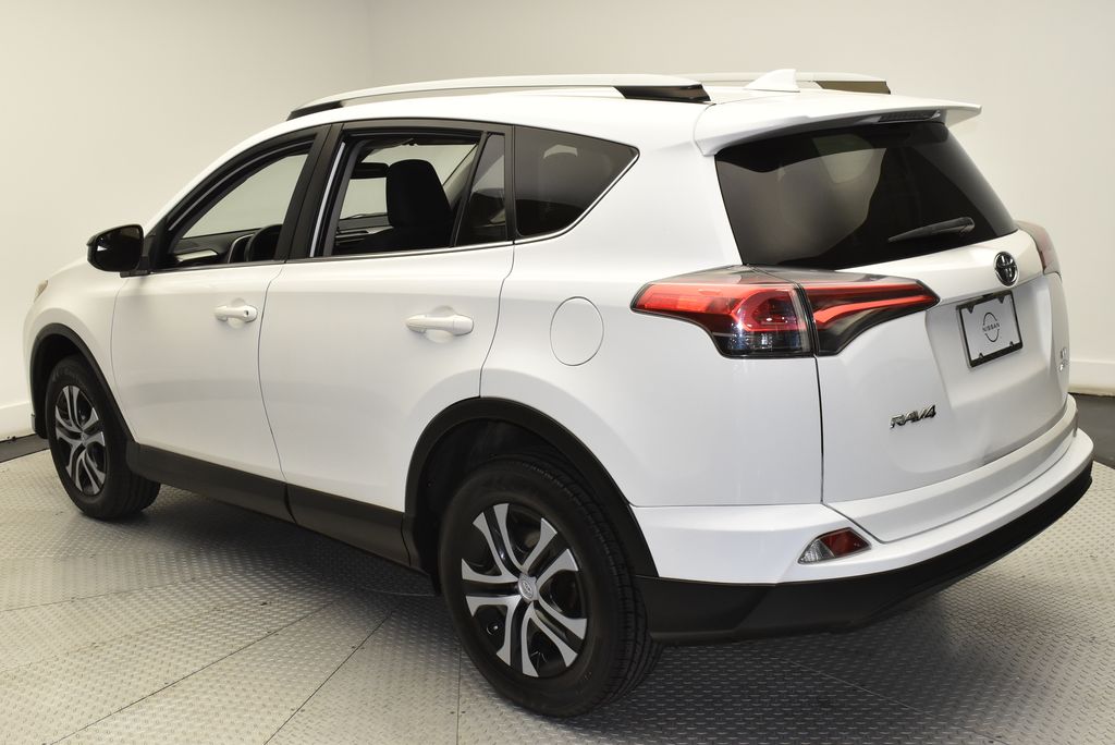 2018 Toyota RAV4 LE 7