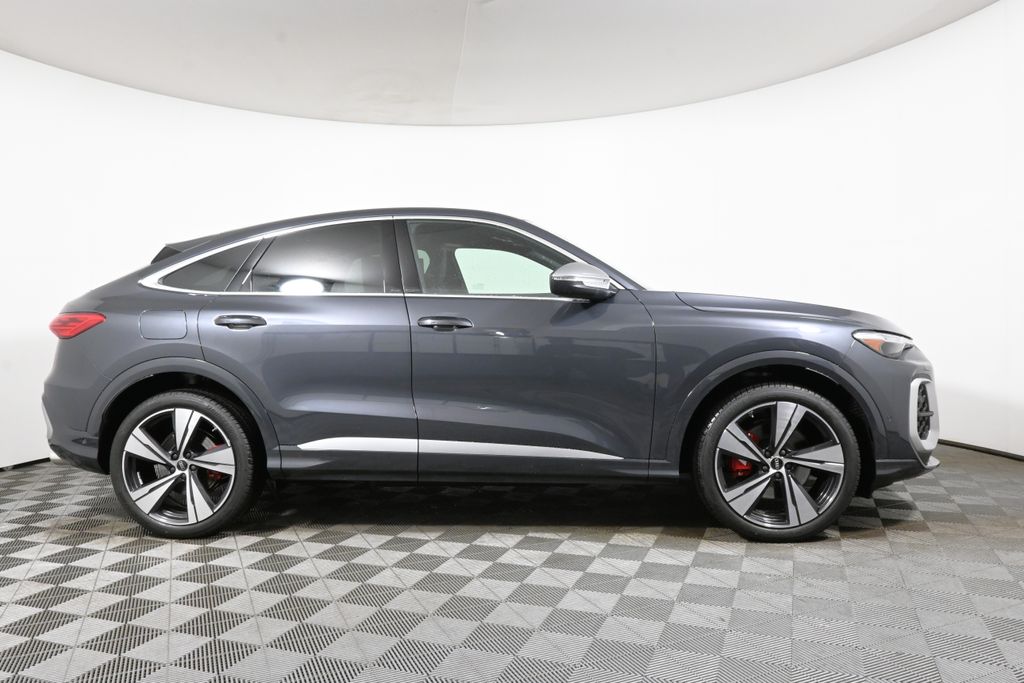 Thumbnail: 2025 Audi SQ5 - 8