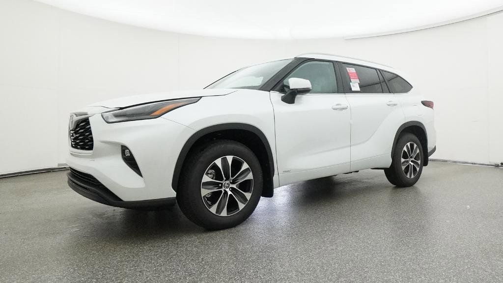 Thumbnail: 2025 Toyota Highlander - 32