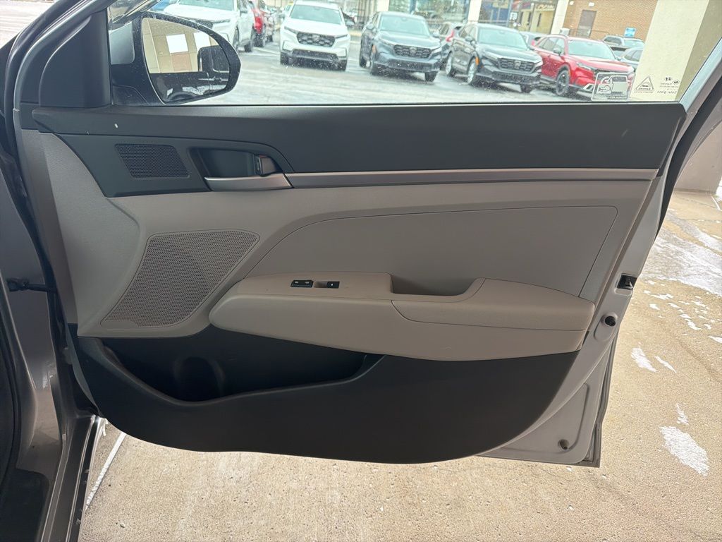 Thumbnail: 2017 Hyundai Elantra - 24