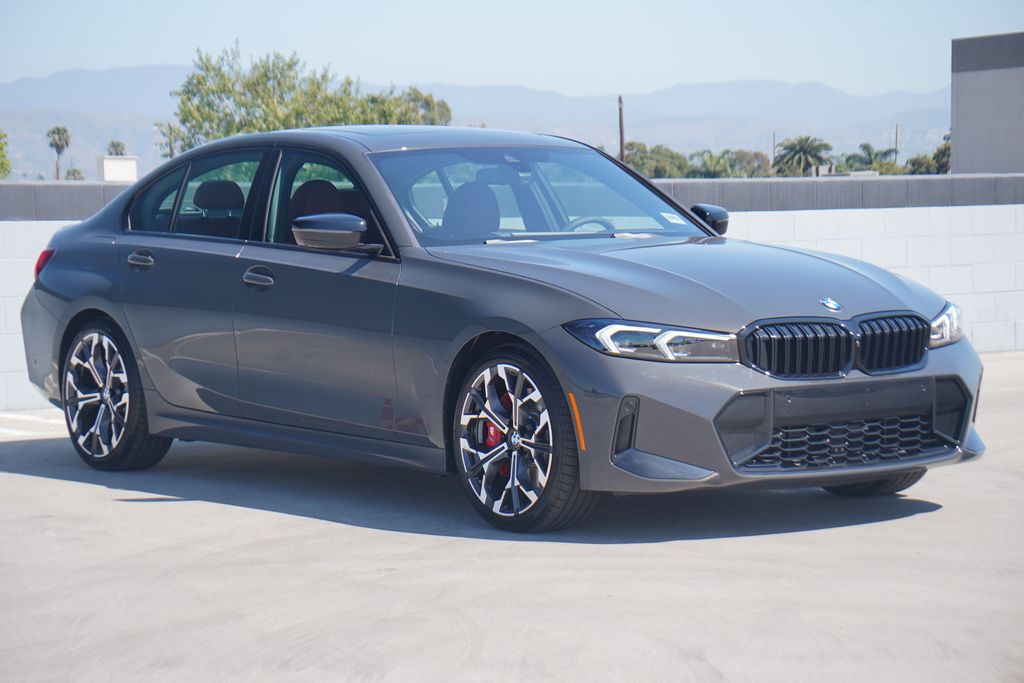 Thumbnail: 2026 BMW 3 Series - 3