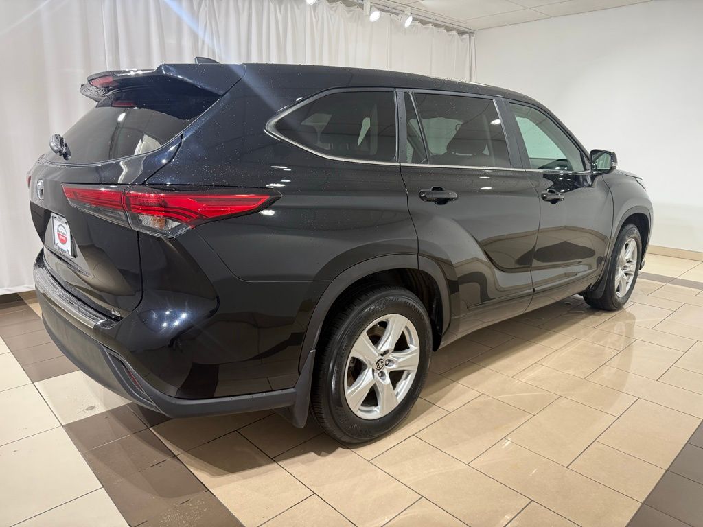 2023 Toyota Highlander LE 6