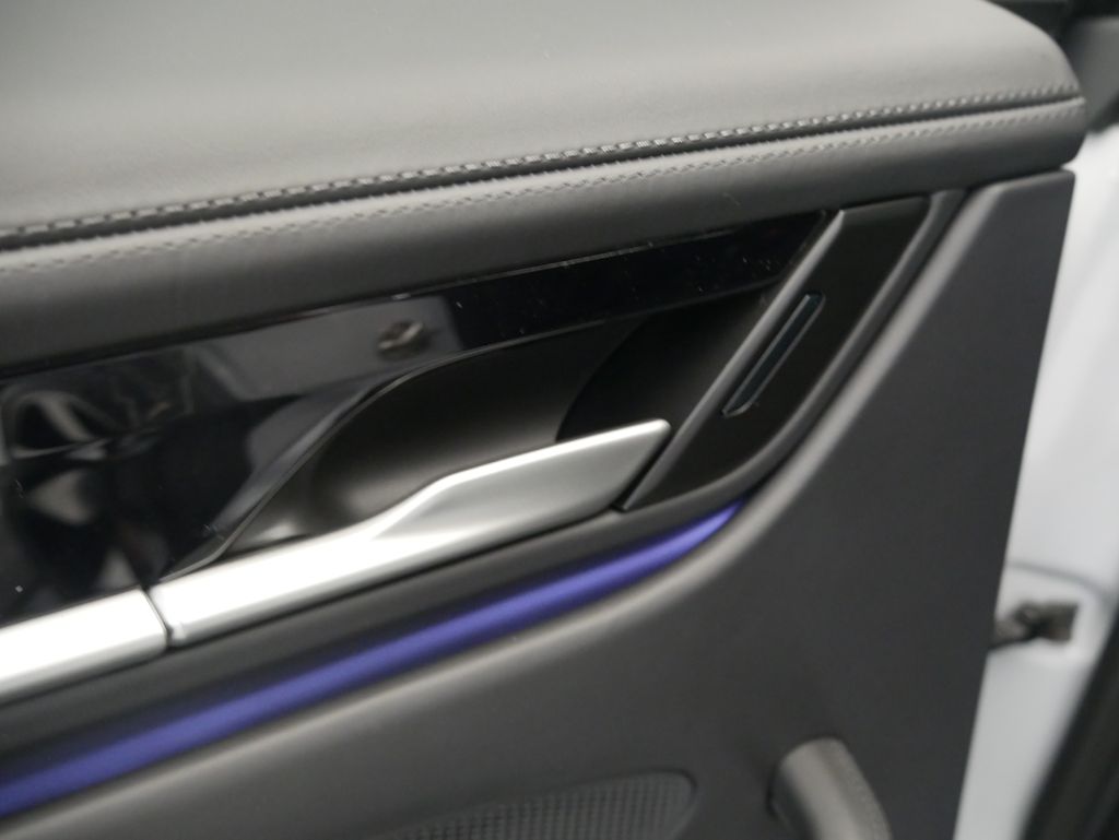 Thumbnail: 2026 Porsche Macan - 21