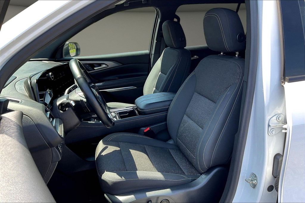 Used 2024 Chevrolet Traverse SUV