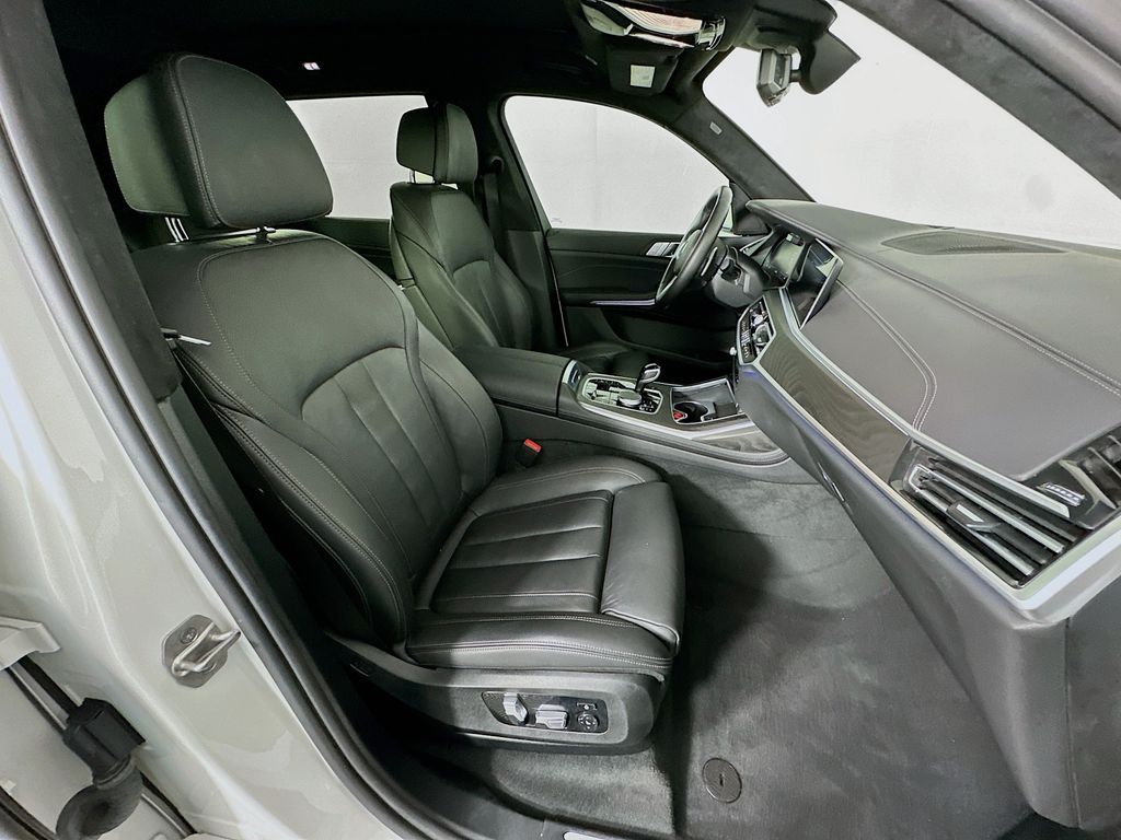 Thumbnail: 2022 BMW X7 - 30