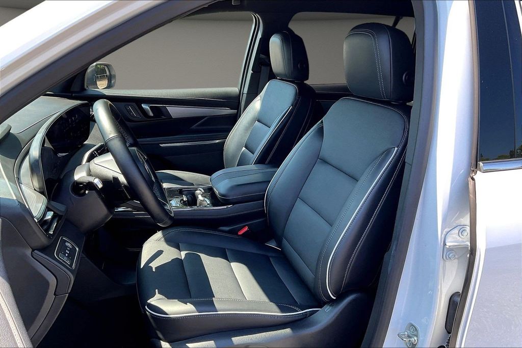 Used 2025 Buick Enclave SUV