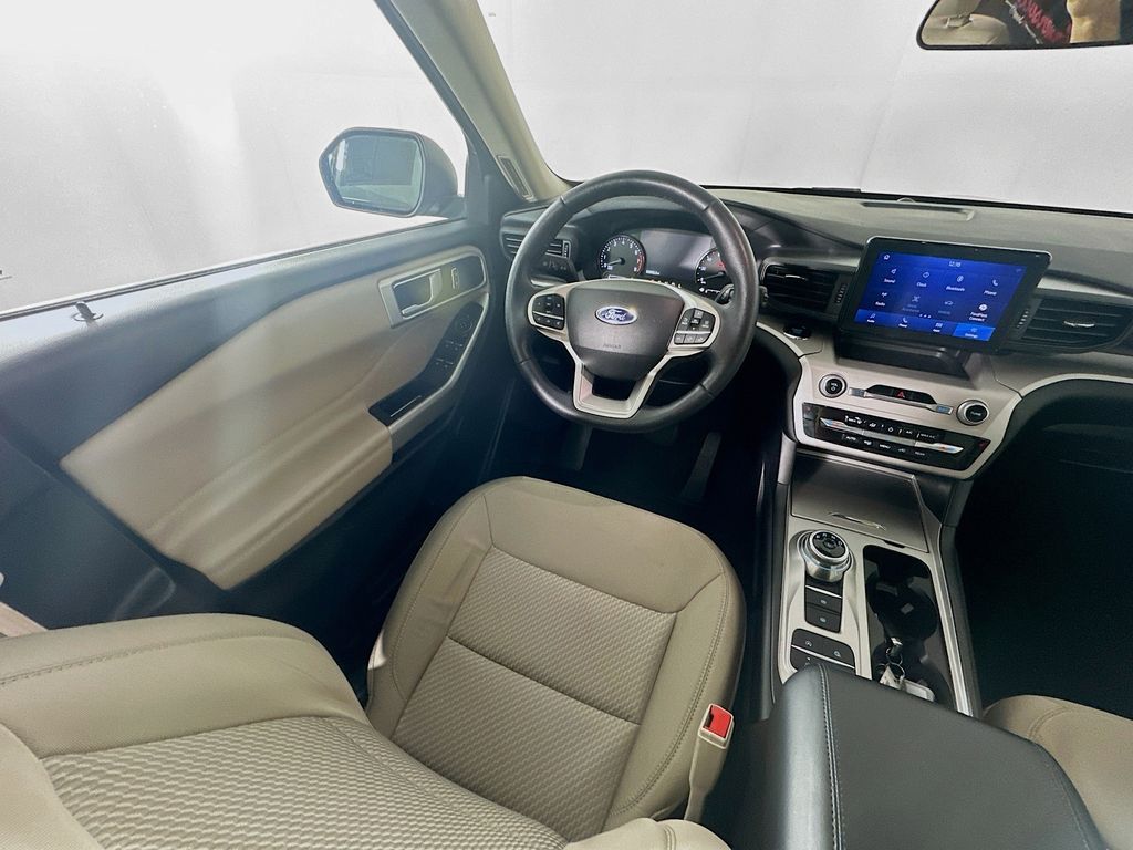 Used 2023 Gray Ford XLT image 9