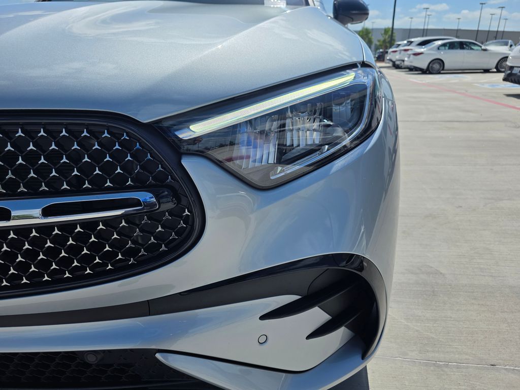 New 2026 Silver Mercedes-Benz GLC 300 image 9