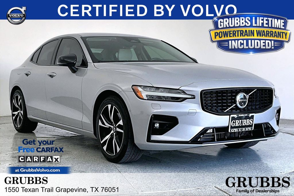 2024 Volvo S60 B5 Plus Dark Theme FWD