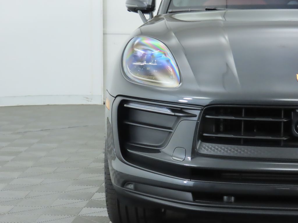Thumbnail: 2025 Porsche Macan - 12
